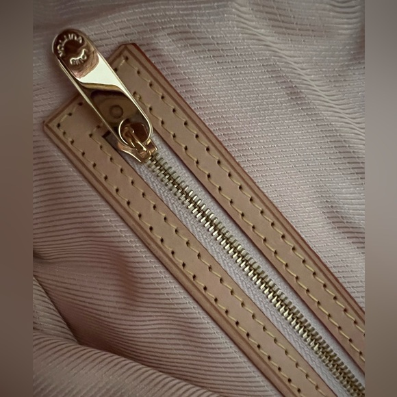 LOUIS VUITTON Saumon Monogram Limelight
Clutch Bag - Picture 6 of 14